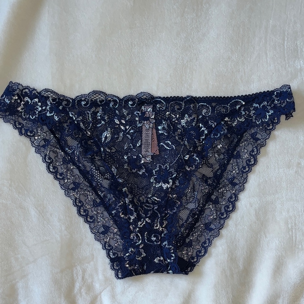 Victoria’s Secret Dream Angels Cheekini Lace Women's Panties